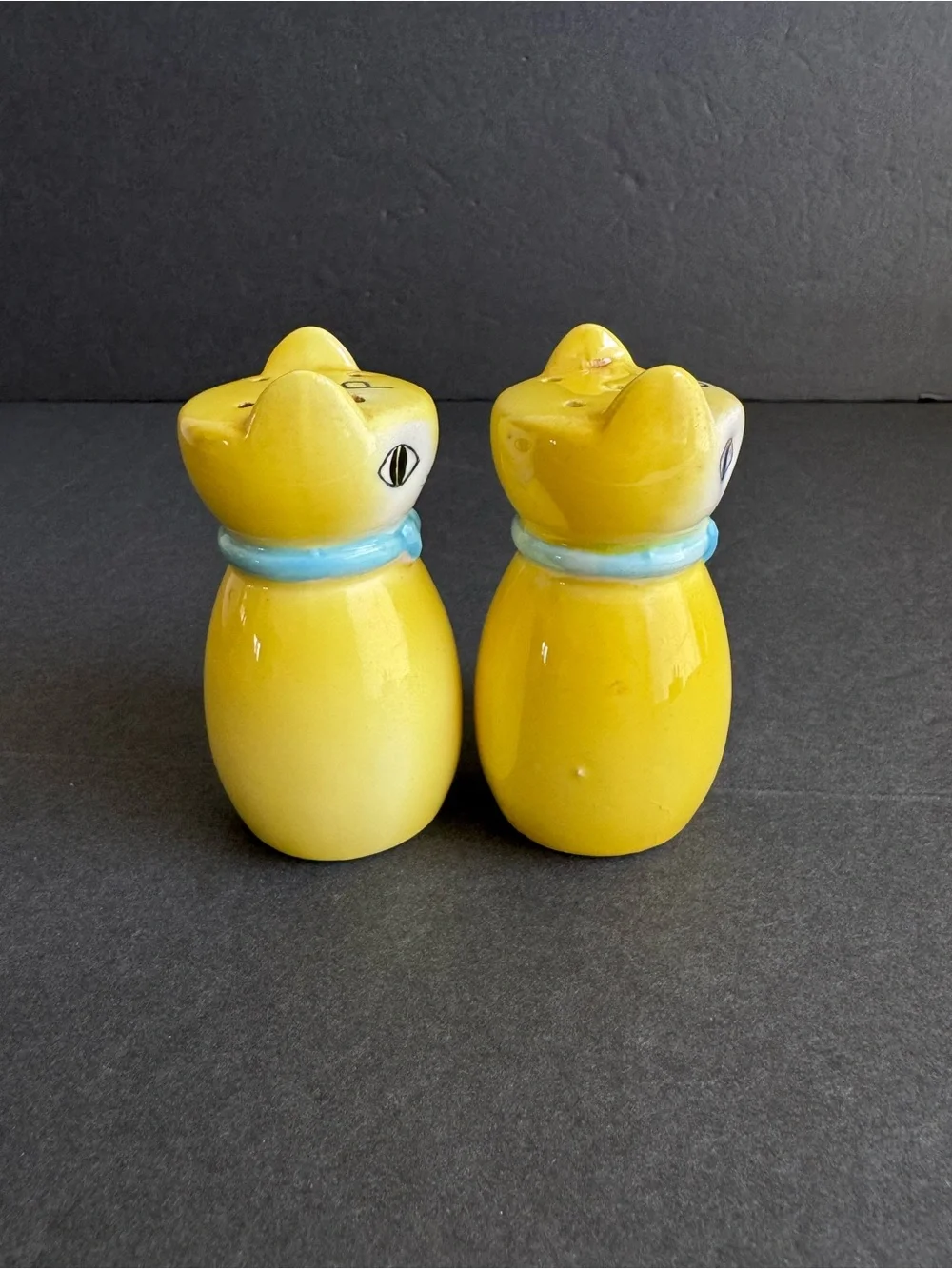 Lipper & Mann Yellow Cat Salt Pepper Shakers Anthropomorphic Vintage 50s Kitten
